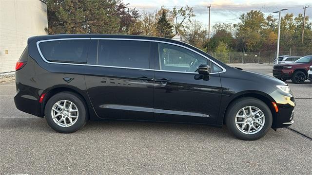 new 2026 Chrysler Pacifica car, priced at $39,321