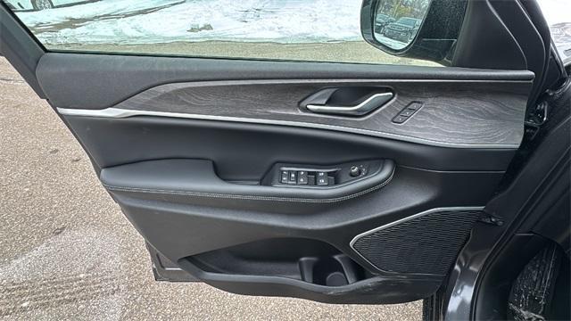 new 2026 Jeep Grand Cherokee car, priced at $45,571