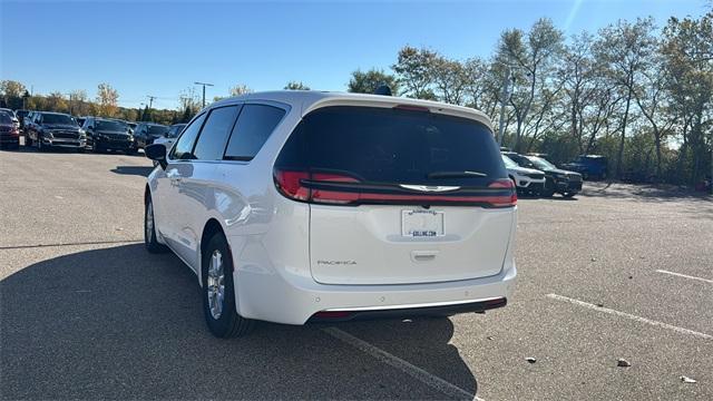 new 2026 Chrysler Pacifica car, priced at $39,321