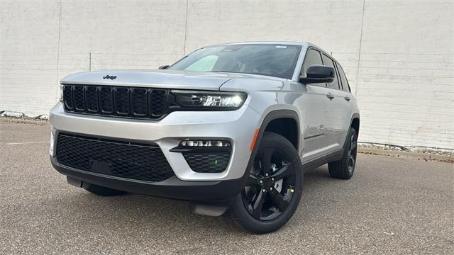 new 2025 Jeep Grand Cherokee car, priced at $44,804