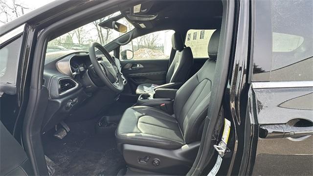 new 2026 Chrysler Pacifica car, priced at $40,060
