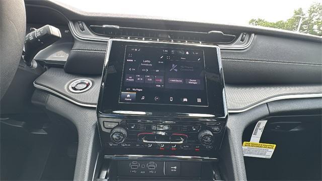 new 2025 Jeep Grand Cherokee car, priced at $37,409