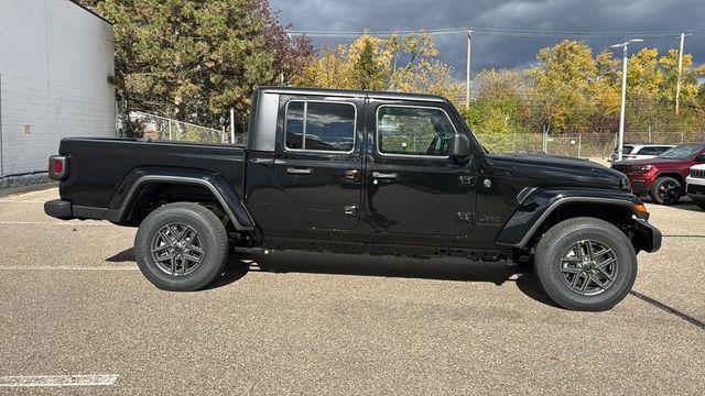 new 2026 Jeep Gladiator car, priced at $46,626
