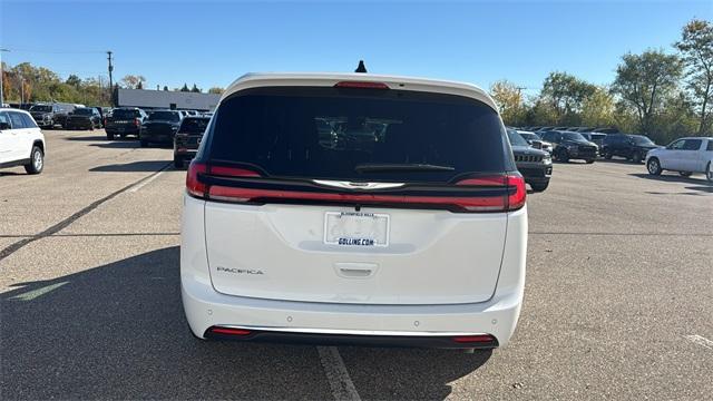 new 2026 Chrysler Pacifica car, priced at $39,321