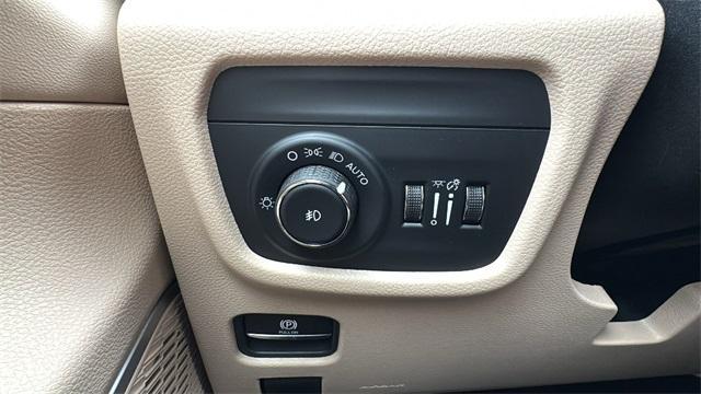 new 2026 Jeep Grand Cherokee car, priced at $47,400