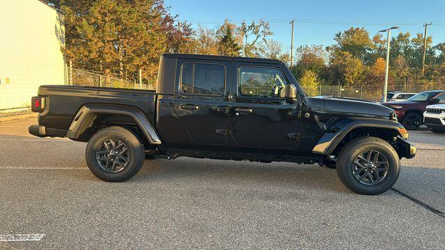 new 2026 Jeep Gladiator car, priced at $45,376