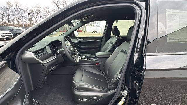new 2026 Jeep Grand Cherokee car, priced at $42,845