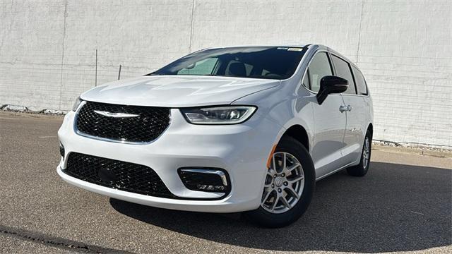 new 2026 Chrysler Pacifica car, priced at $39,321