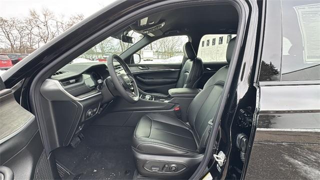 new 2025 Jeep Grand Cherokee car, priced at $43,790