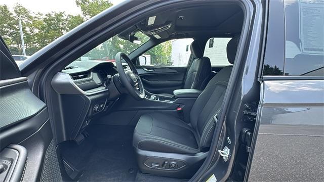 new 2025 Jeep Grand Cherokee car, priced at $37,067
