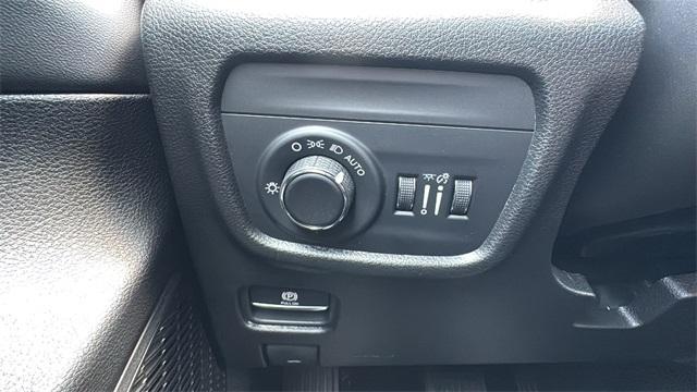 new 2025 Jeep Grand Cherokee car, priced at $37,067