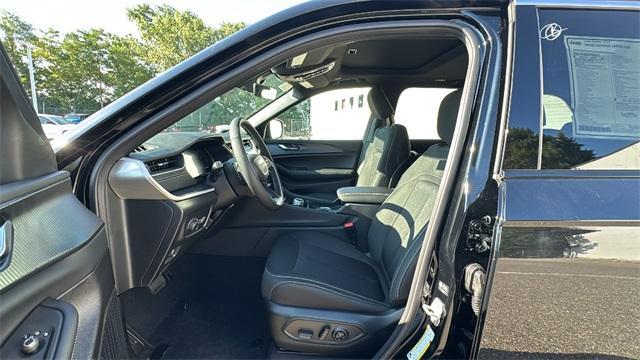 new 2025 Jeep Grand Cherokee car, priced at $37,067