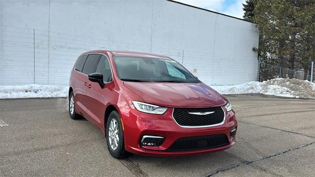 new 2026 Chrysler Pacifica car, priced at $40,484