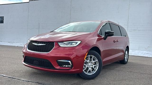 new 2026 Chrysler Pacifica car, priced at $40,484