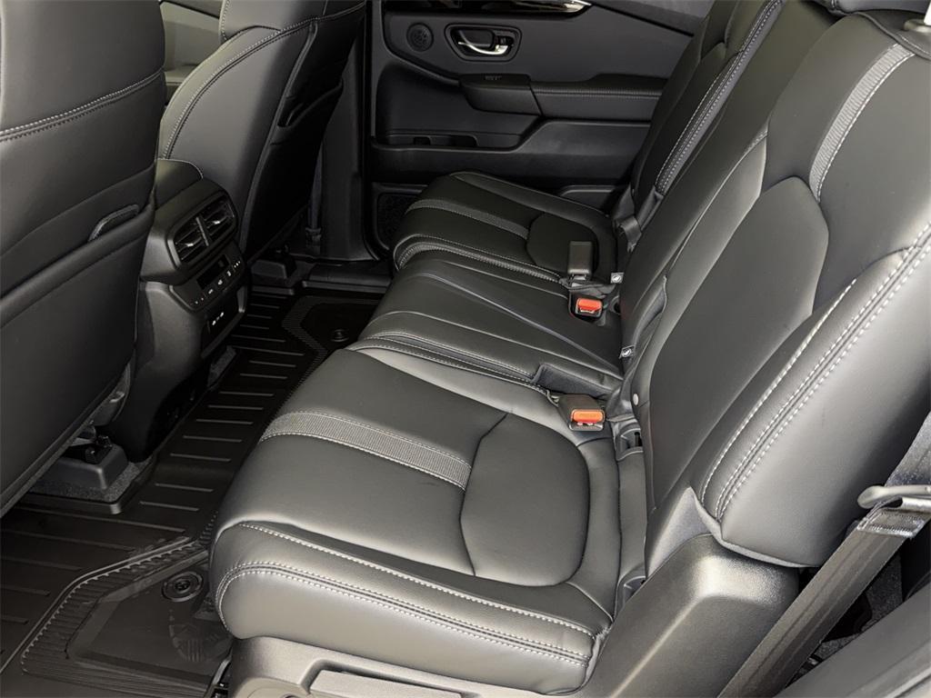 new 2025 Honda Pilot car, priced at $42,825