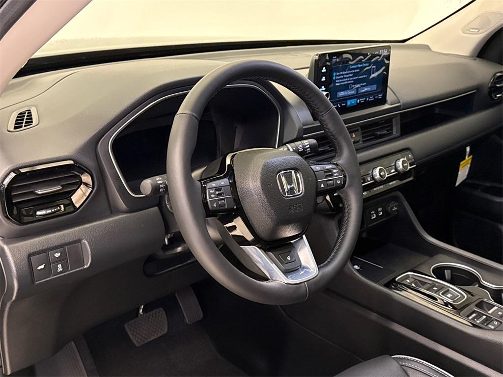 new 2025 Honda Pilot car, priced at $50,870