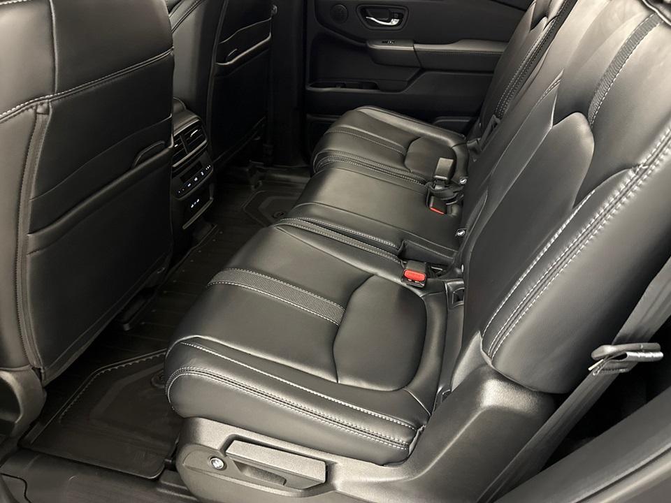 new 2025 Honda Pilot car, priced at $44,930