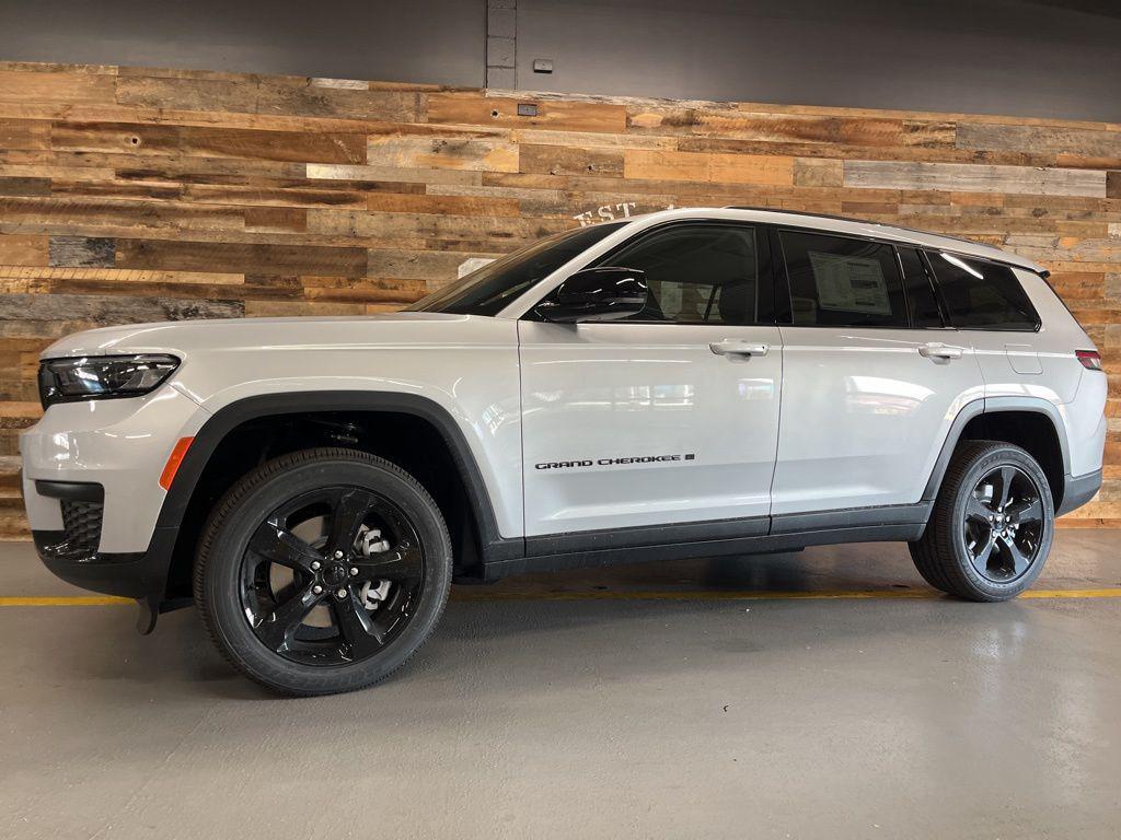 new 2025 Jeep Grand Cherokee L car, priced at $41,704