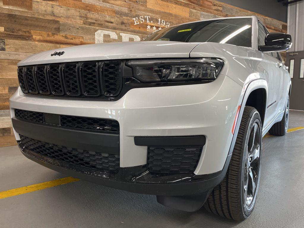 new 2025 Jeep Grand Cherokee L car, priced at $41,704