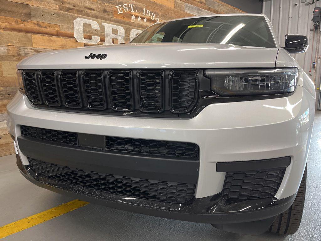 new 2025 Jeep Grand Cherokee L car, priced at $41,704