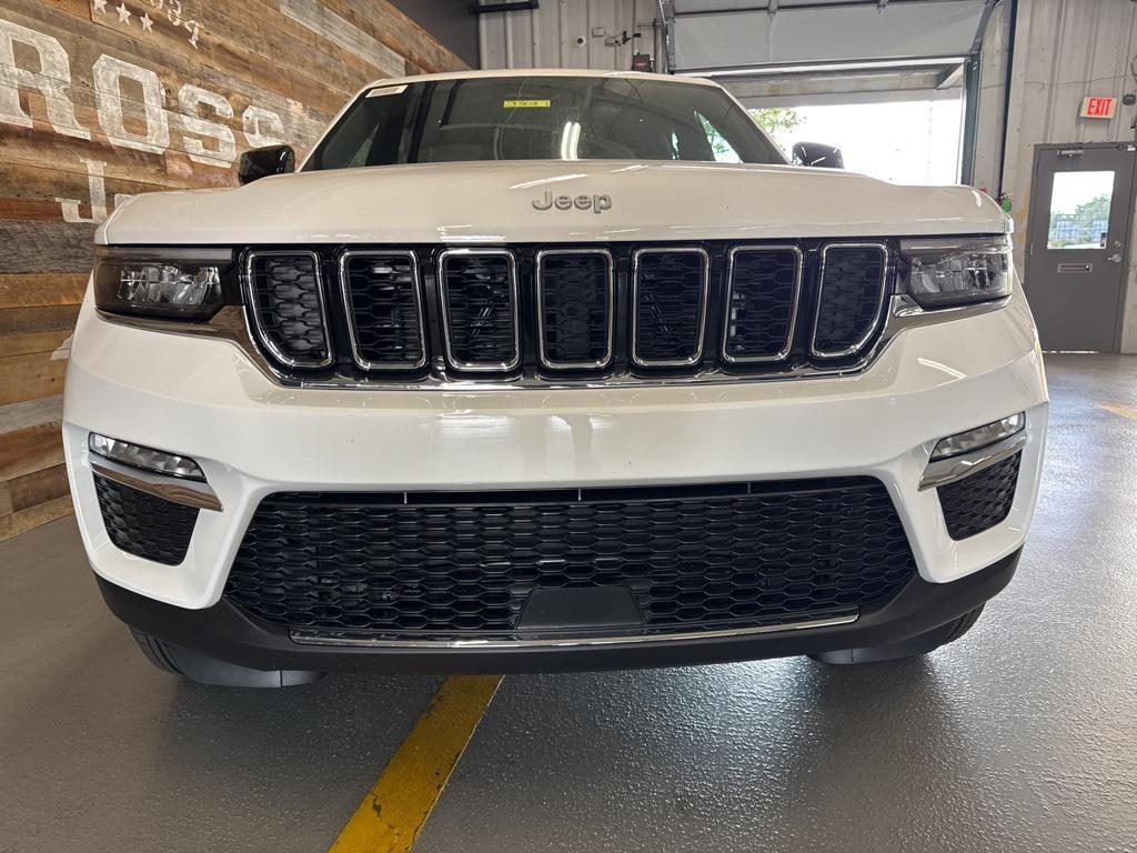 new 2025 Jeep Grand Cherokee car, priced at $37,000