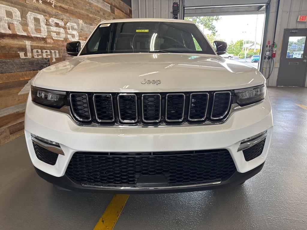 new 2025 Jeep Grand Cherokee car, priced at $37,000