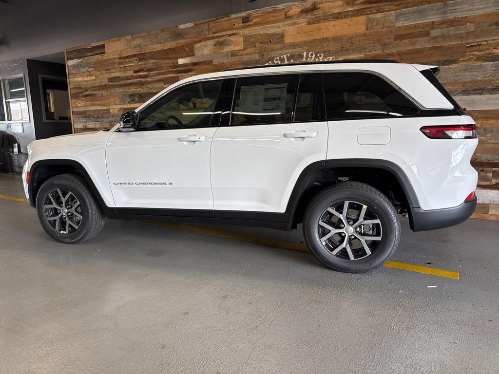 new 2025 Jeep Grand Cherokee car, priced at $37,000