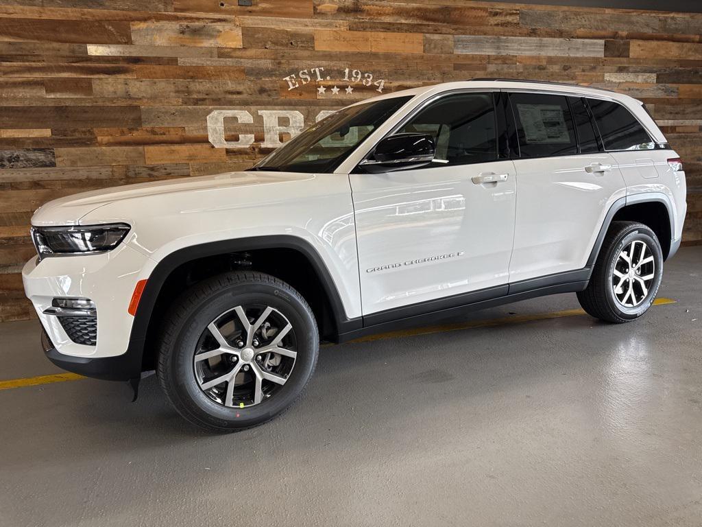 new 2025 Jeep Grand Cherokee car, priced at $37,000