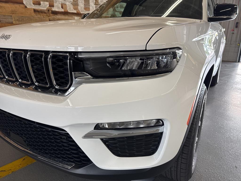 new 2025 Jeep Grand Cherokee car, priced at $37,000