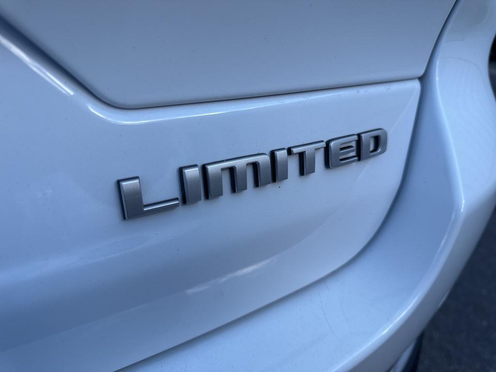 new 2025 Jeep Grand Cherokee car, priced at $37,000