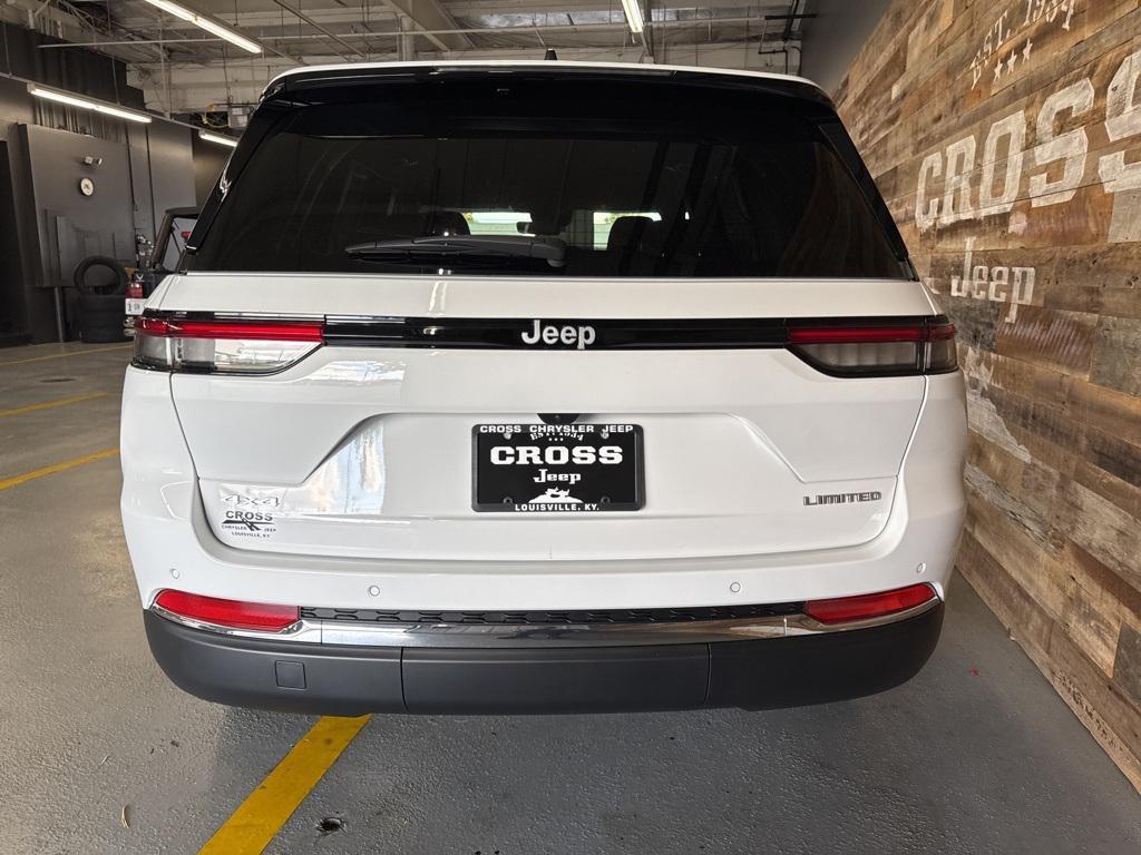 new 2025 Jeep Grand Cherokee car, priced at $37,000