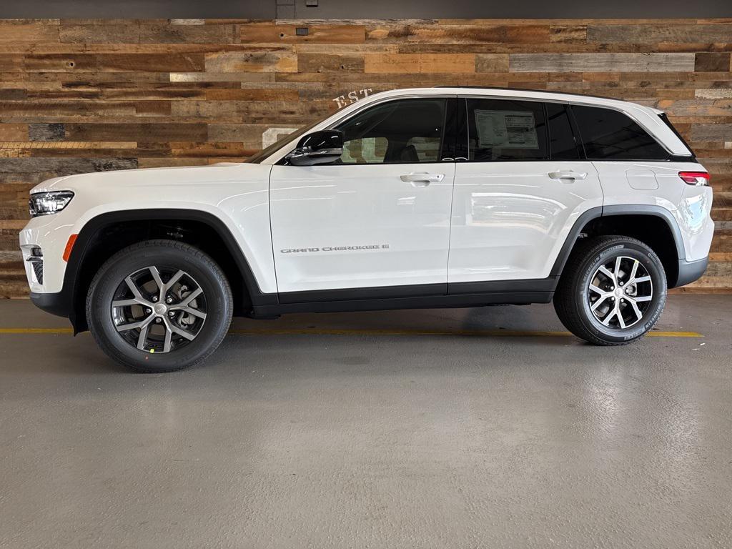 new 2025 Jeep Grand Cherokee car, priced at $37,000