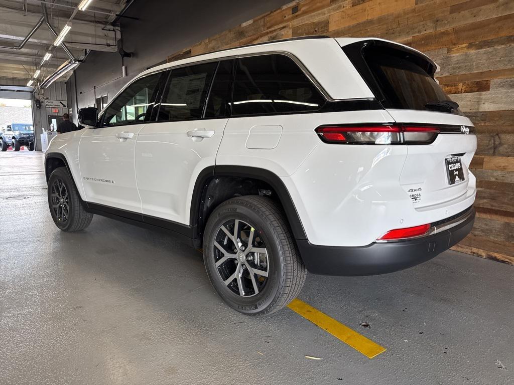new 2025 Jeep Grand Cherokee car, priced at $37,000