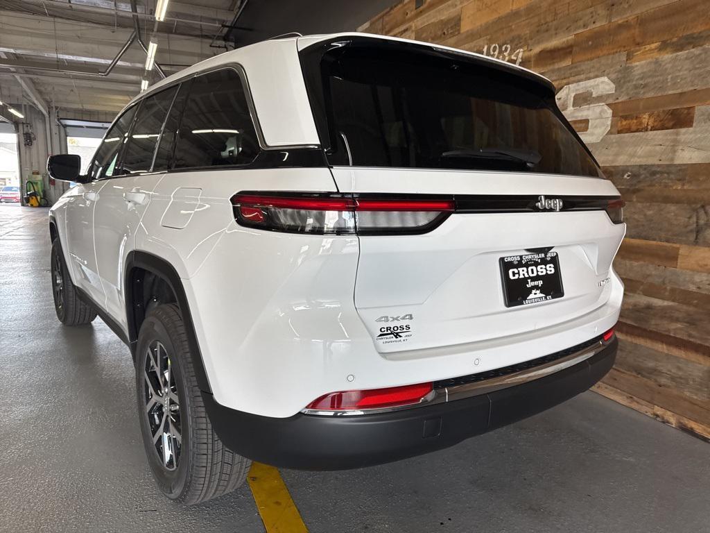 new 2025 Jeep Grand Cherokee car, priced at $37,000