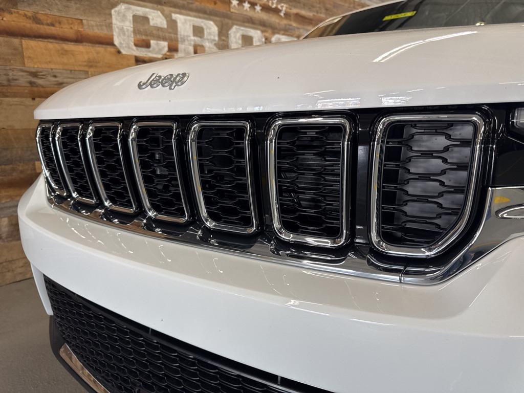 new 2025 Jeep Grand Cherokee car, priced at $37,000