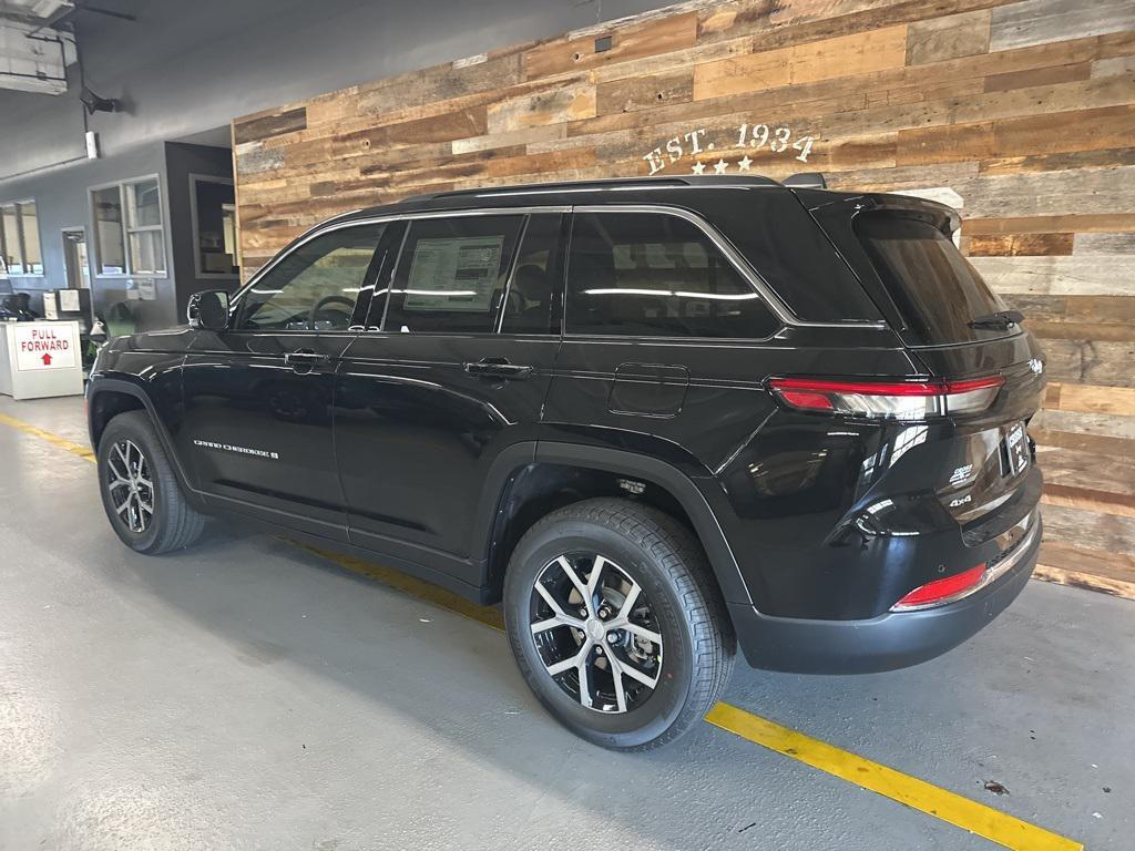 new 2025 Jeep Grand Cherokee car, priced at $38,745