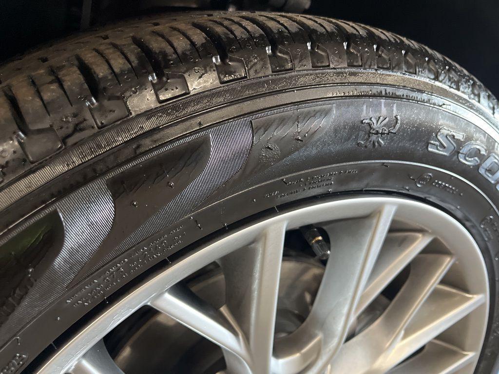 used 2025 Jeep Grand Cherokee car, priced at $48,989