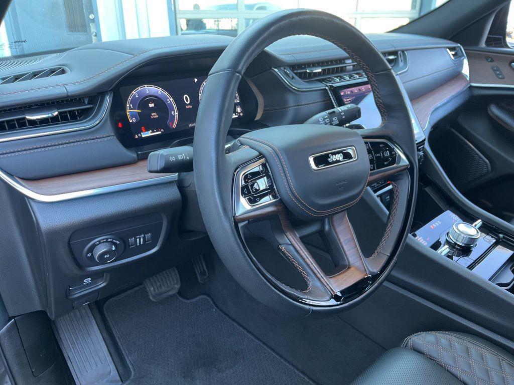 used 2025 Jeep Grand Cherokee car, priced at $48,989