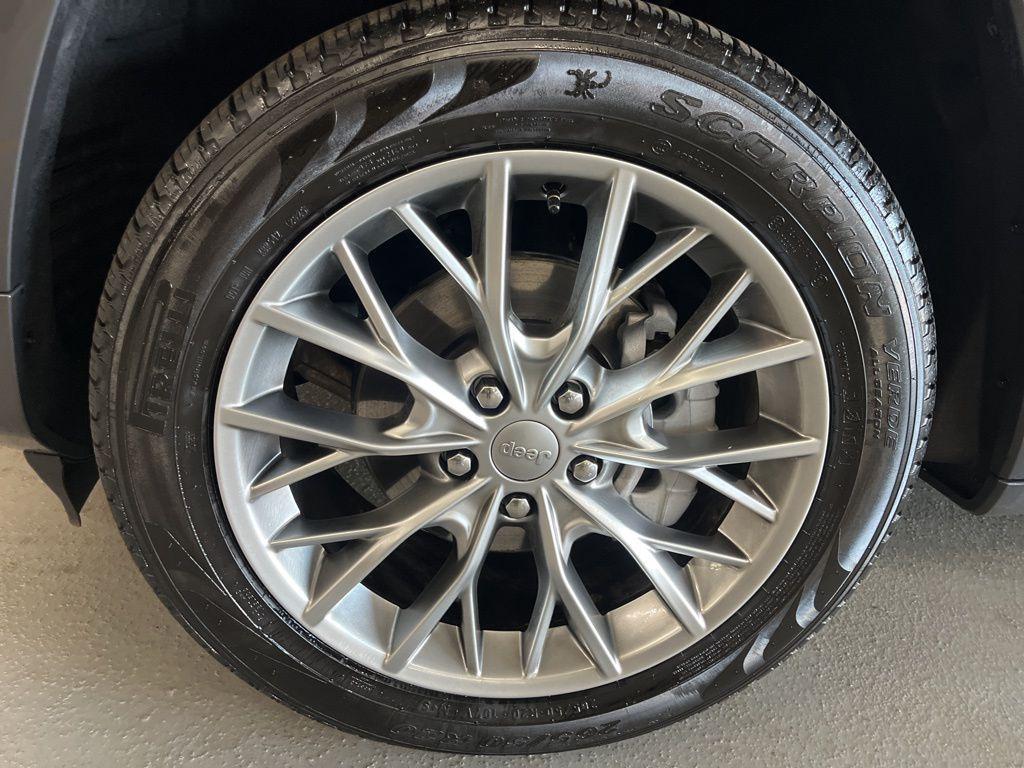 used 2025 Jeep Grand Cherokee car, priced at $48,989