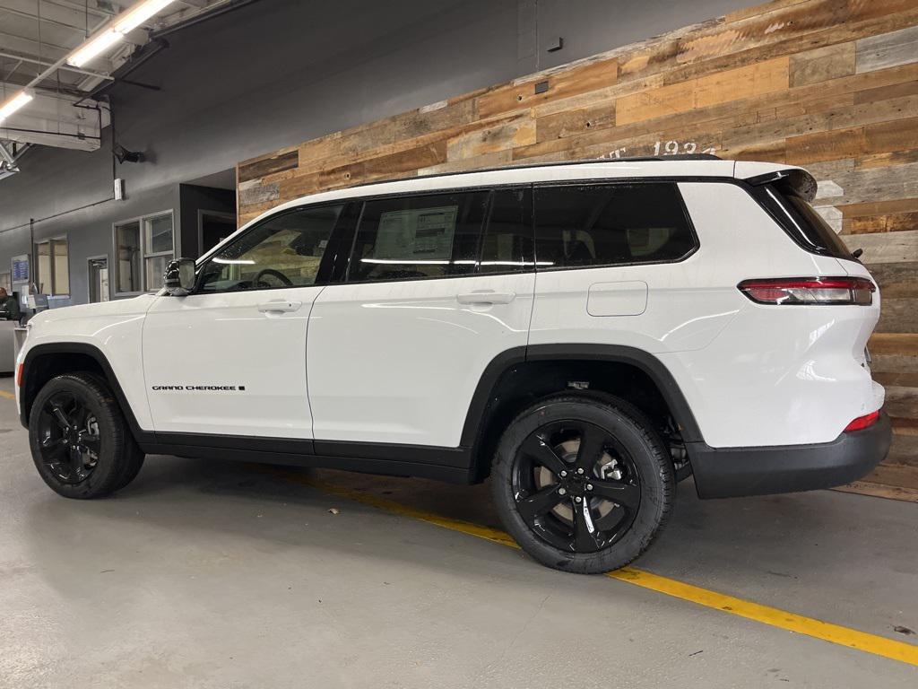 new 2025 Jeep Grand Cherokee L car, priced at $44,000
