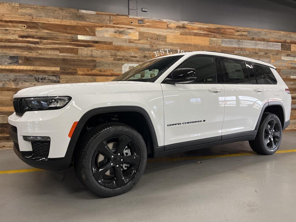 new 2025 Jeep Grand Cherokee L car, priced at $44,000