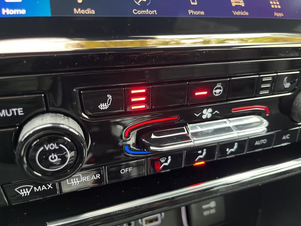 new 2025 Jeep Grand Cherokee L car, priced at $44,000