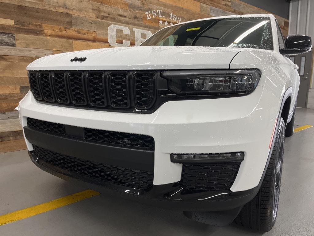 new 2025 Jeep Grand Cherokee L car, priced at $44,000