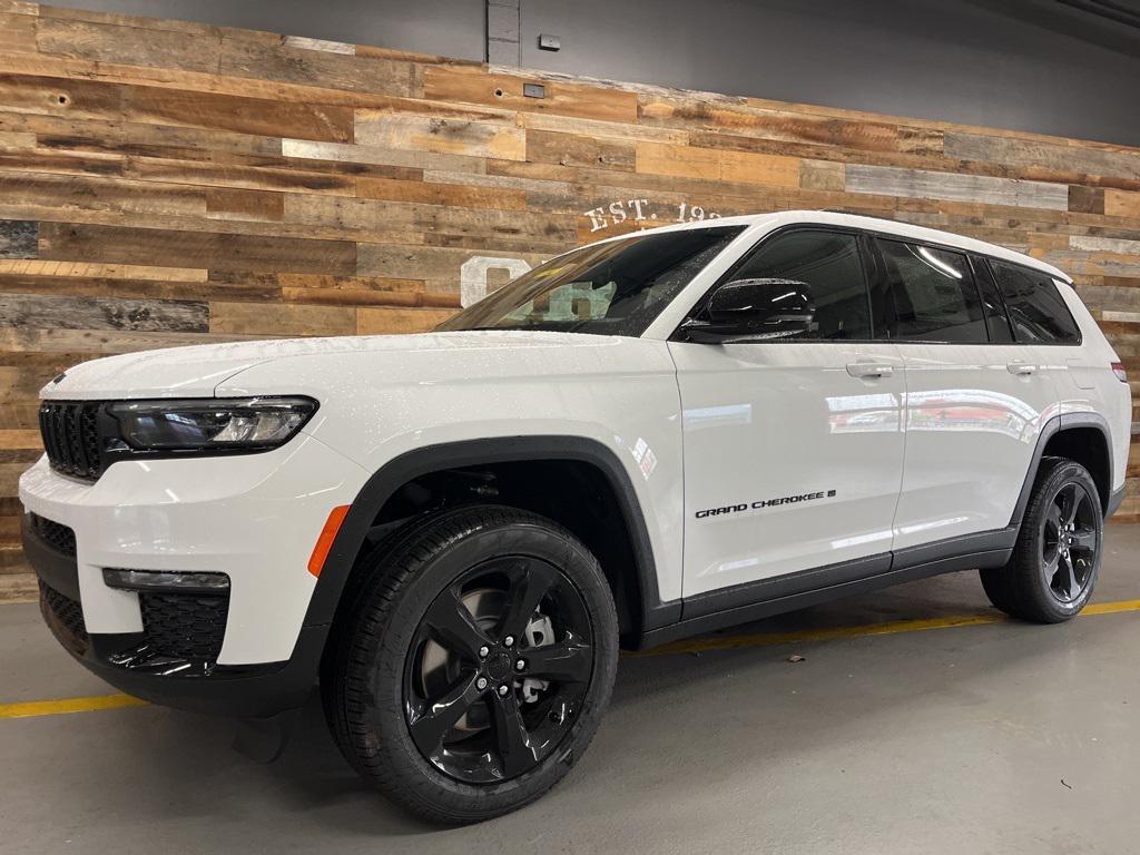 new 2025 Jeep Grand Cherokee L car, priced at $44,000