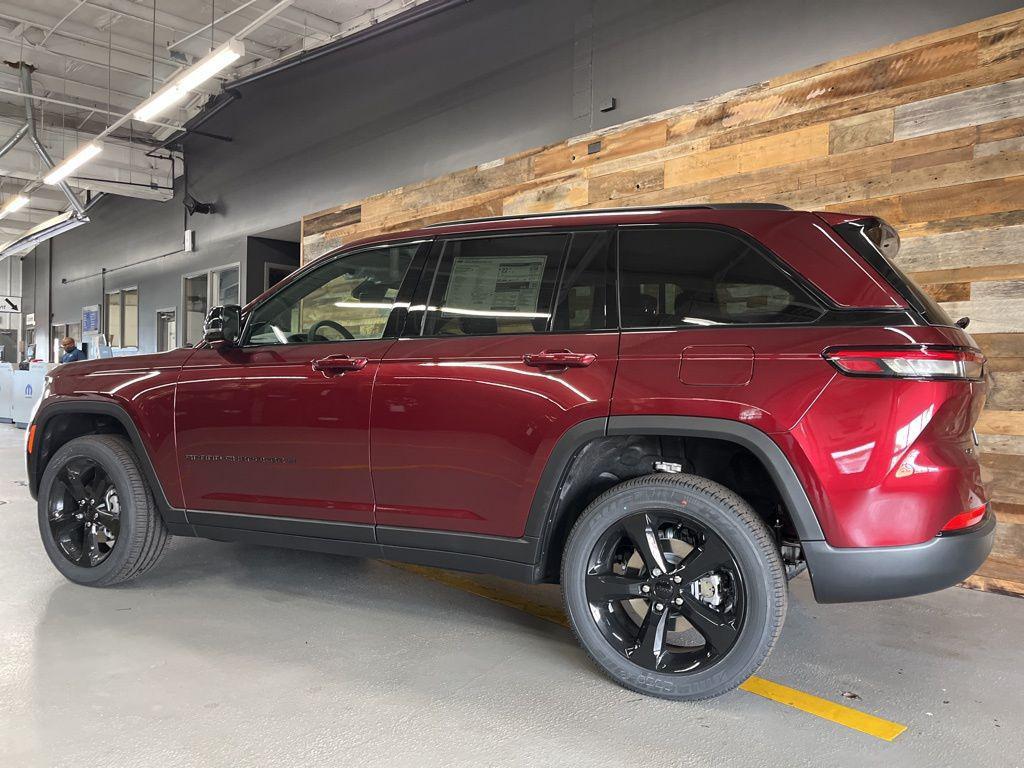 new 2025 Jeep Grand Cherokee car, priced at $41,490