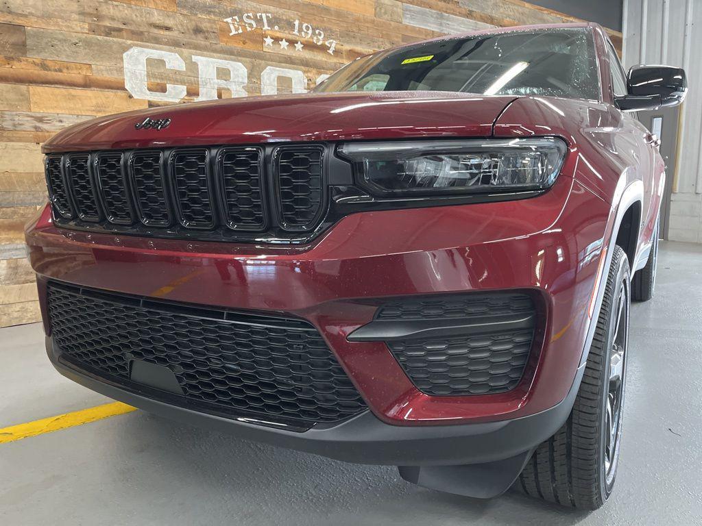new 2025 Jeep Grand Cherokee car, priced at $41,490