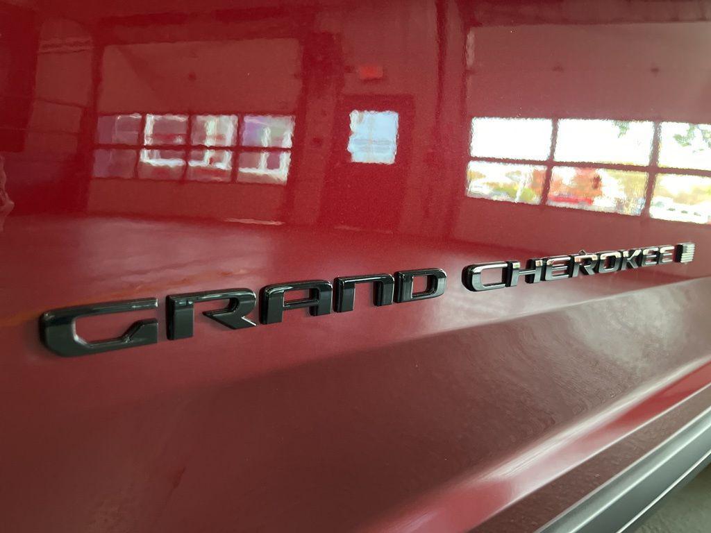 new 2025 Jeep Grand Cherokee car, priced at $41,490