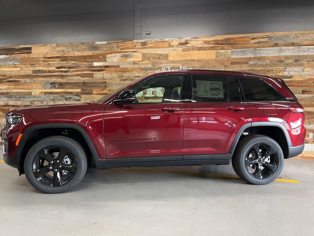 new 2025 Jeep Grand Cherokee car, priced at $41,490