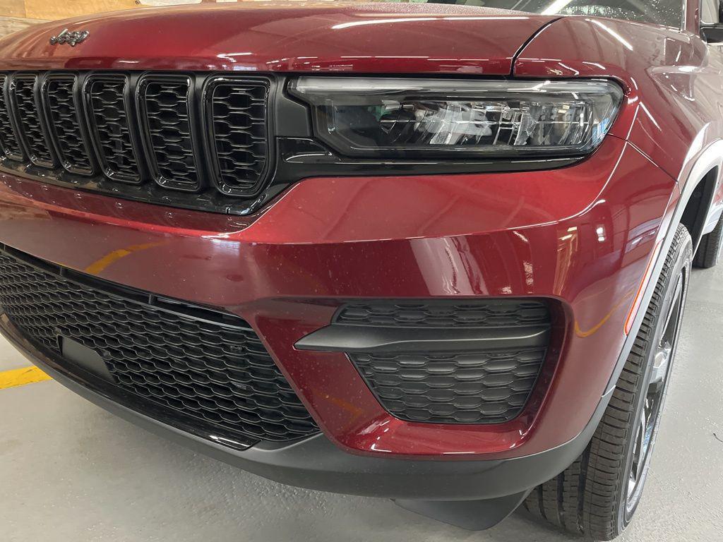 new 2025 Jeep Grand Cherokee car, priced at $41,490
