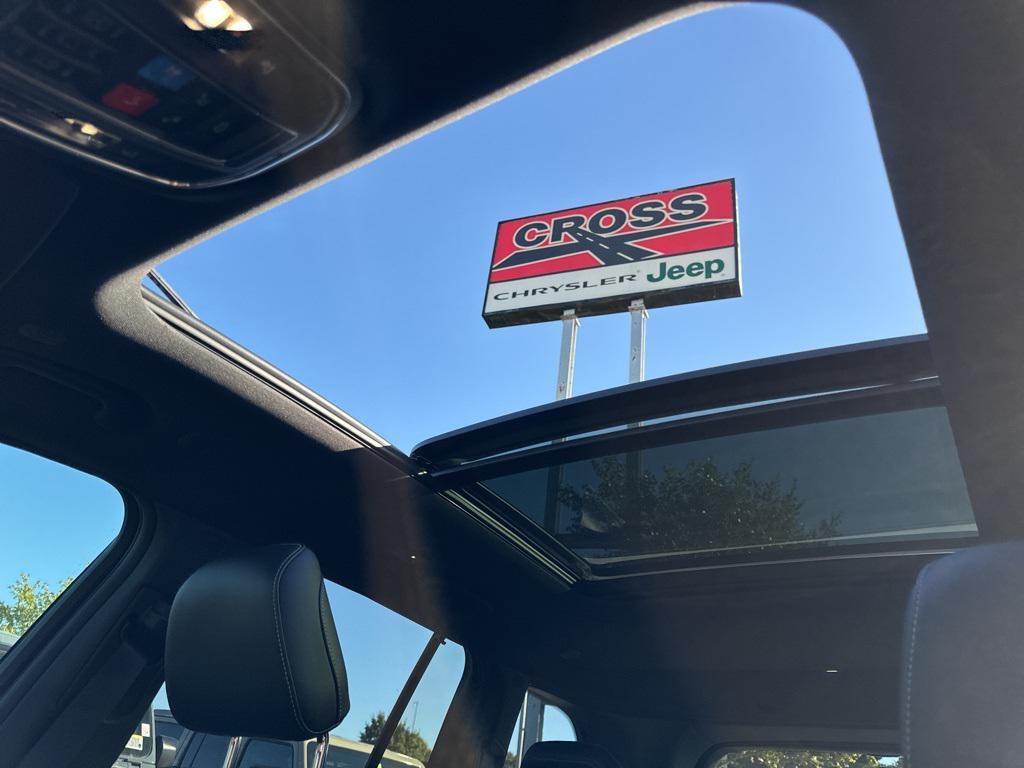 new 2025 Jeep Grand Cherokee car, priced at $44,500